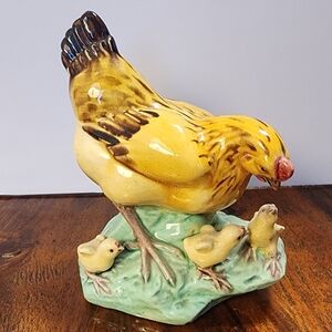 Vintage Ceramic Mother Hen & Baby Chicks Figurine